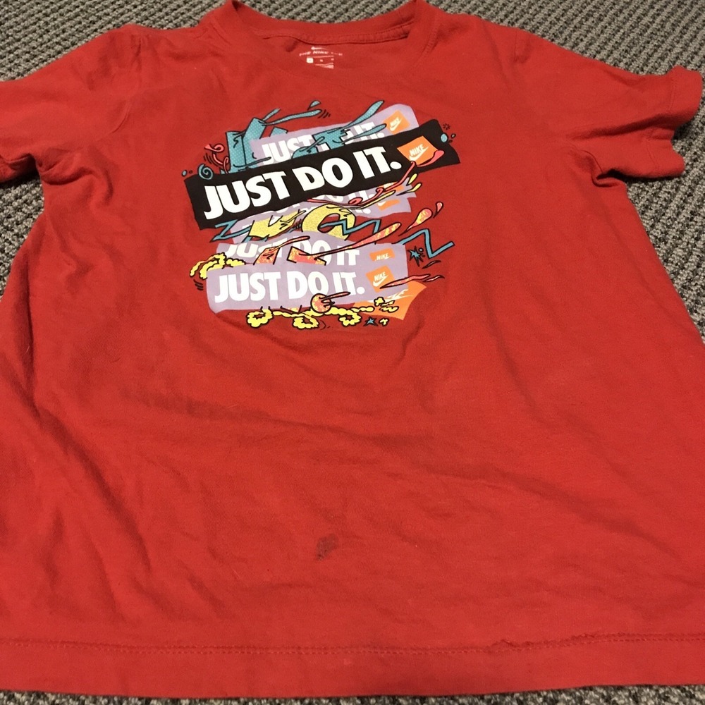 Nike Youth Graphic Tee Medium